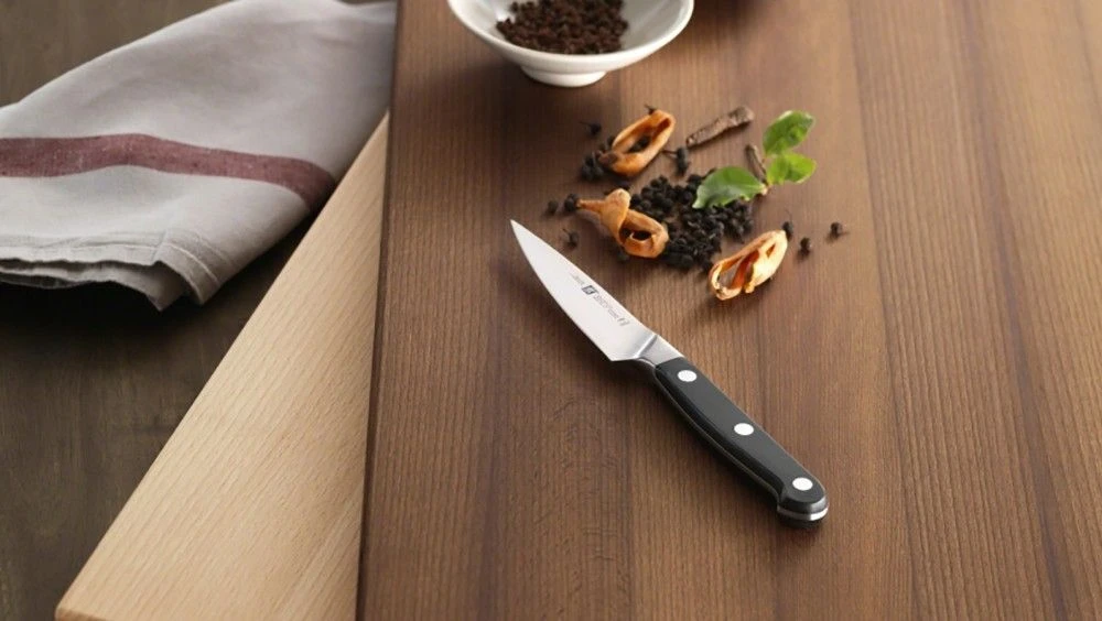 Zwilling Pro 10cm Paring Knife (38400-101-0) - Image 2